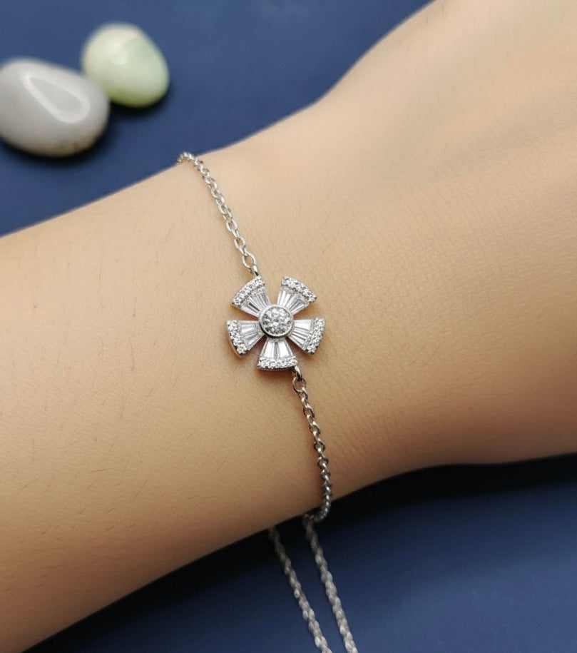 Flower charm bracelet