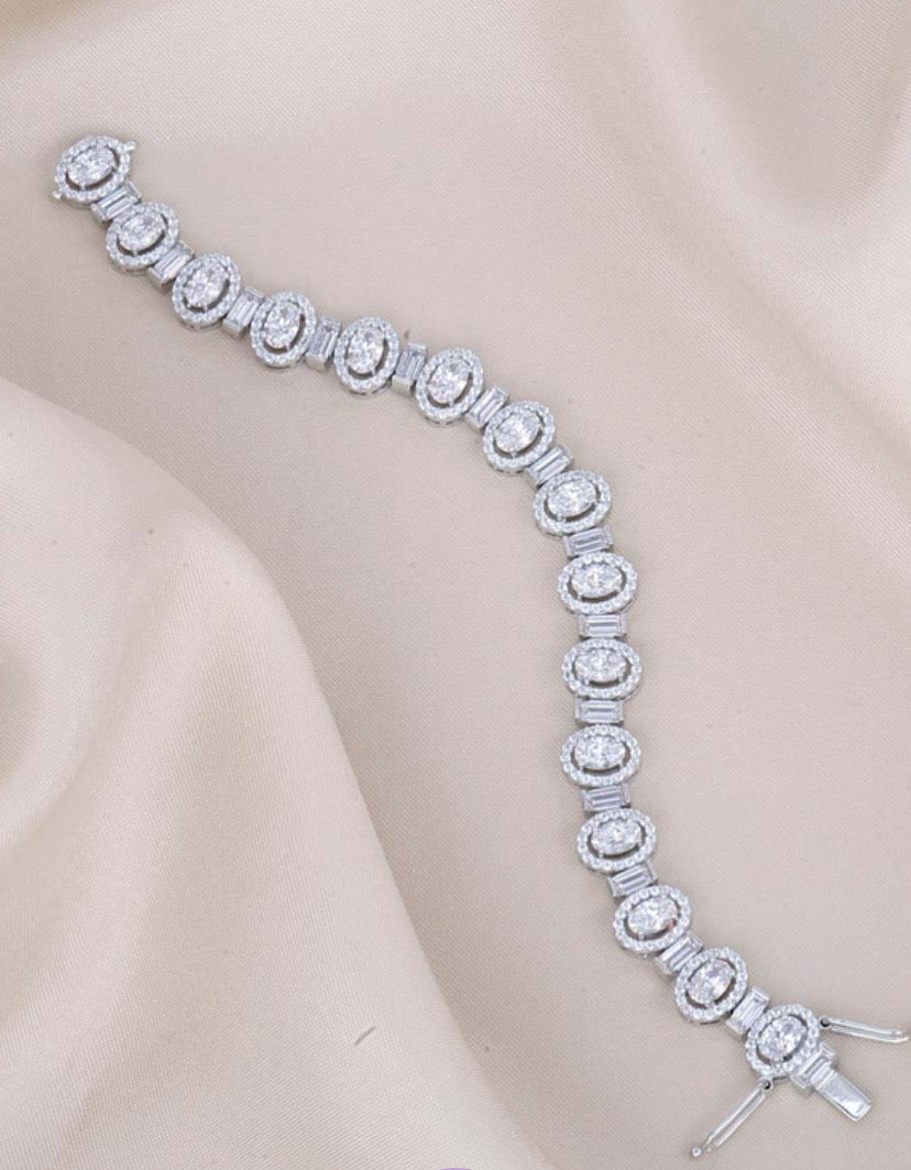 Heavy curcle bracelet