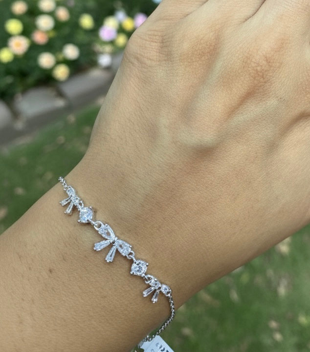 Bow charm bracelet