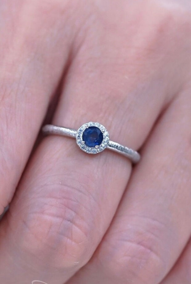 Blue zirconia stone