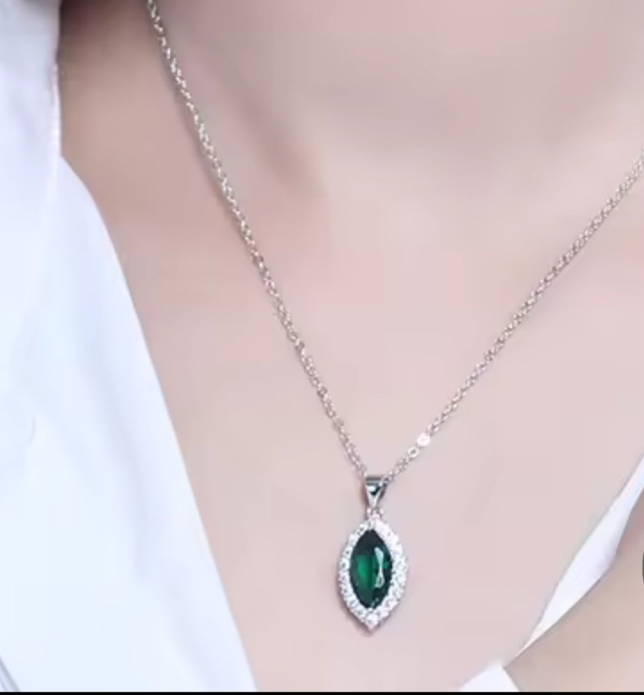 Green stobe pendant chain