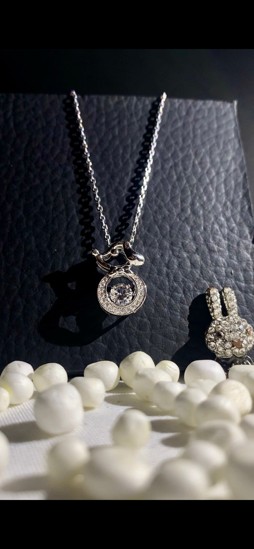 Movable zirconia pendant chain