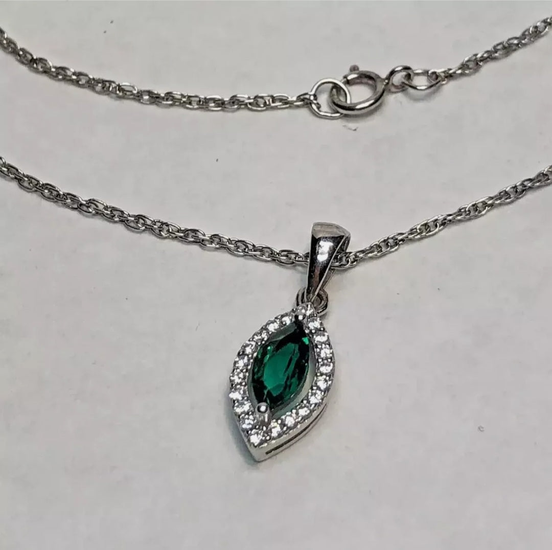 Green stobe pendant chain